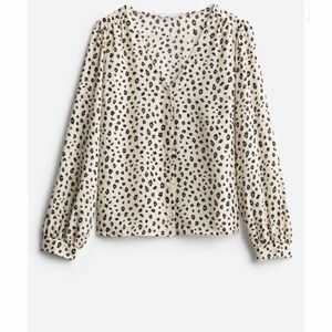 Lush v-neck off white print blouse small